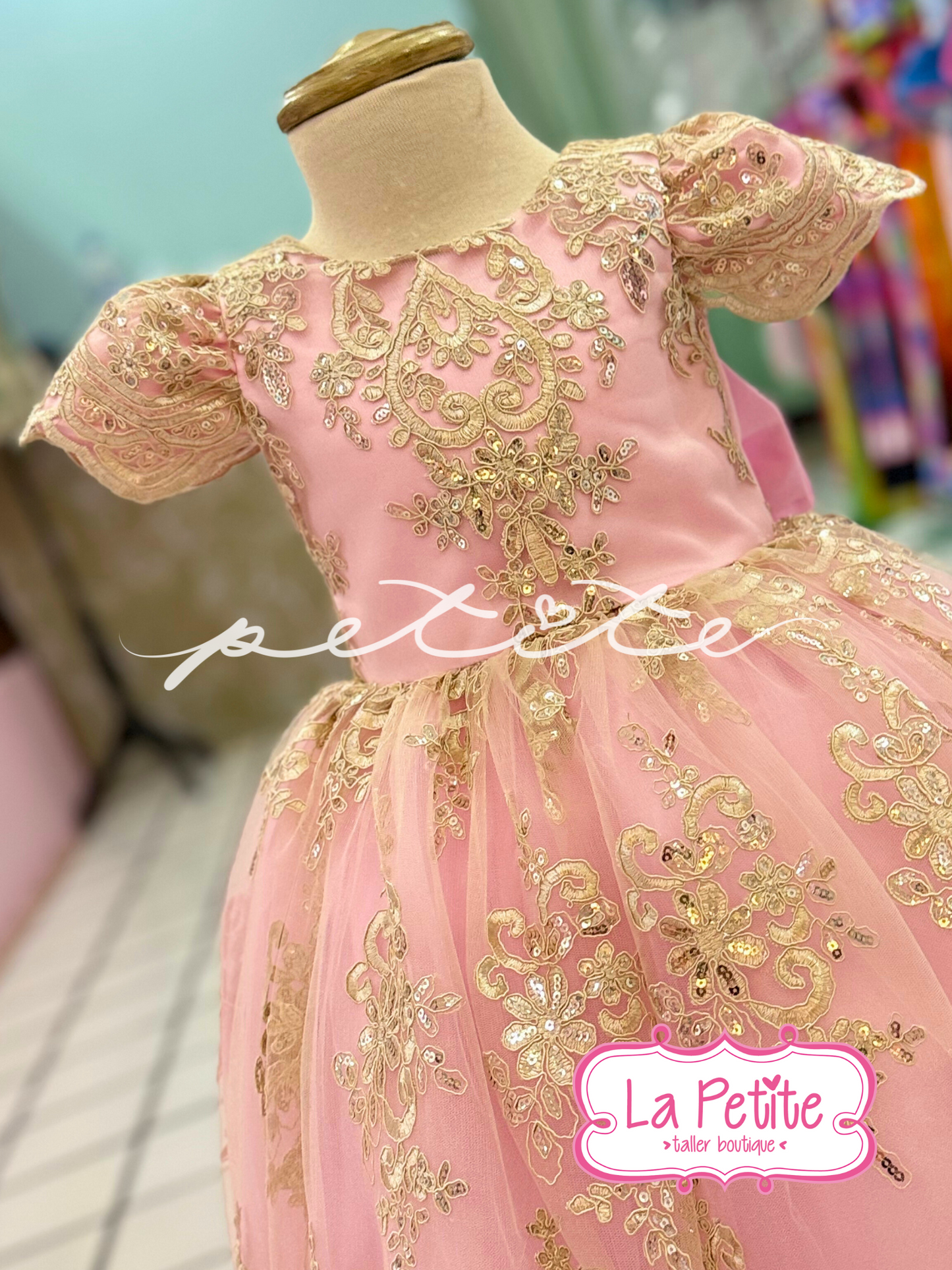 Vestido largo con cauda pequeña