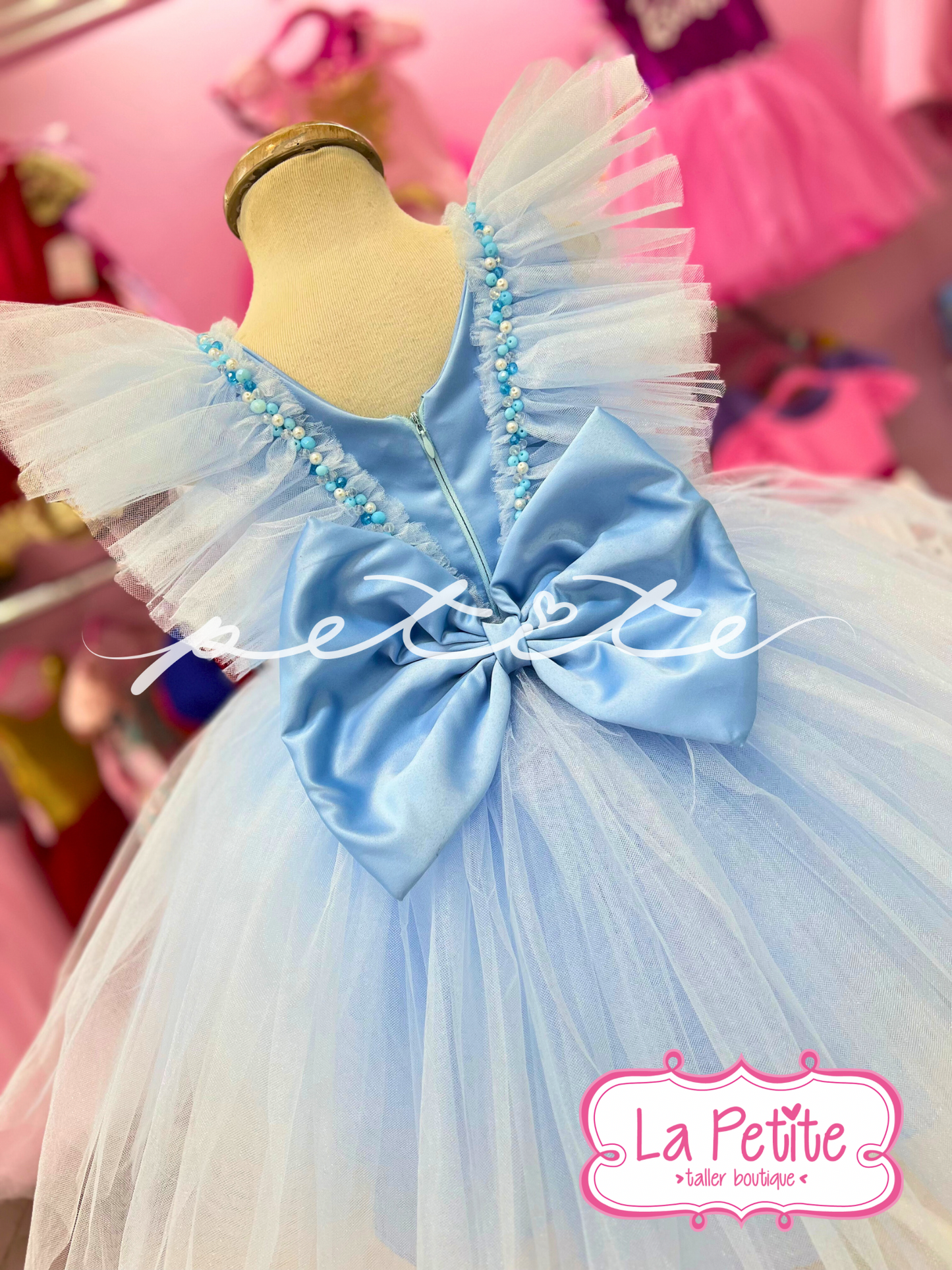 Vestido Azul con Tul y Pedrería