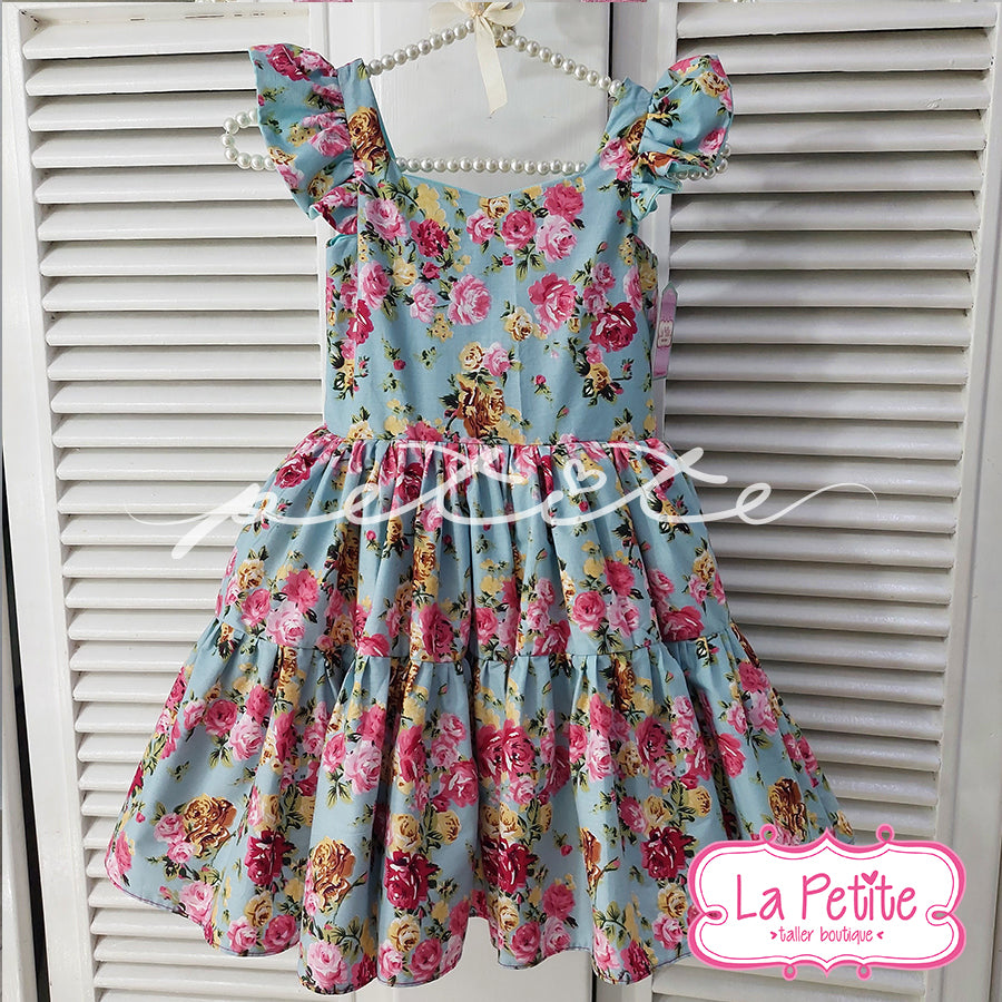 vestido azul con rosas