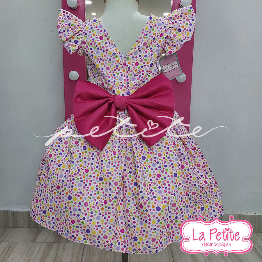 vestido blanco puntos colores