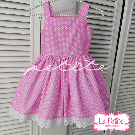 Vestido rosa con lunares blancos