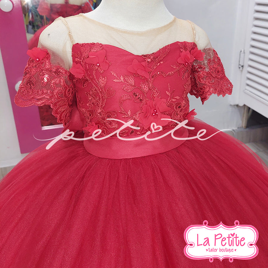 Vestido rojo con detalle de encaje en falda